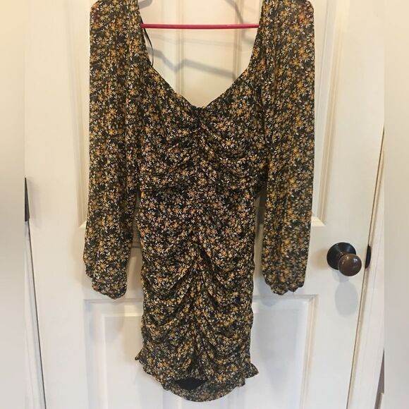 Lush medium floral cinched side puff sleeve dress - Picture 1 of 5